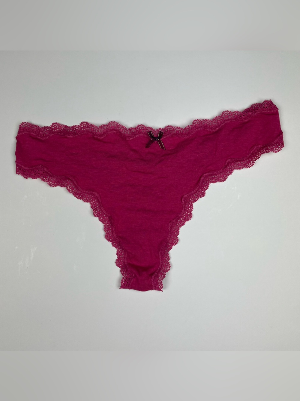NWT 2009 Victoria's Secret raspberry pink lace thong with bow detail